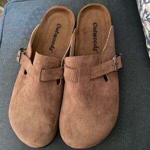 outwoods Bria Taupe faux suede size 11